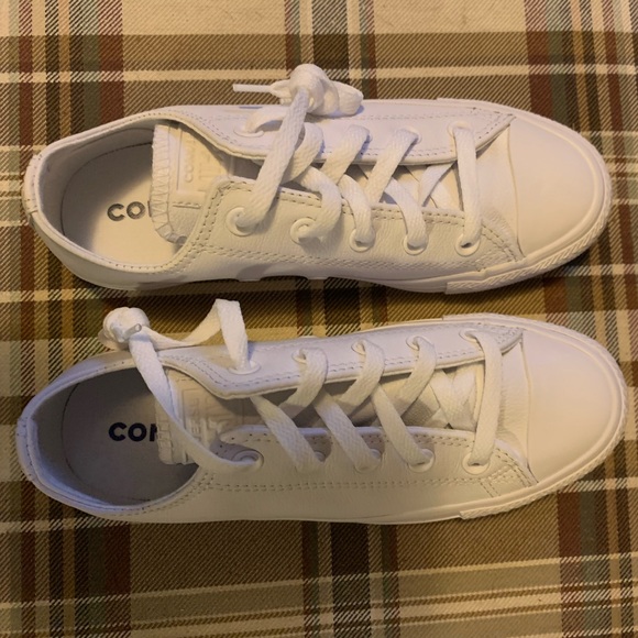 Converse  Chuck Taylor All Star Sneakers  New in Box  (Women’s Size 6) - Picture 2 of 10